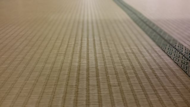 業者に依頼した時と自分でやった時の畳張り替えにかかる時間の違いってどのくらい?