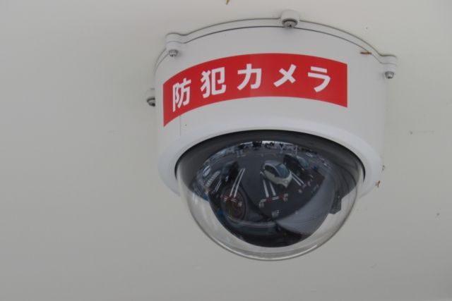 ダミーであっても抑止力に！偽物の監視カメラでの犯罪予防