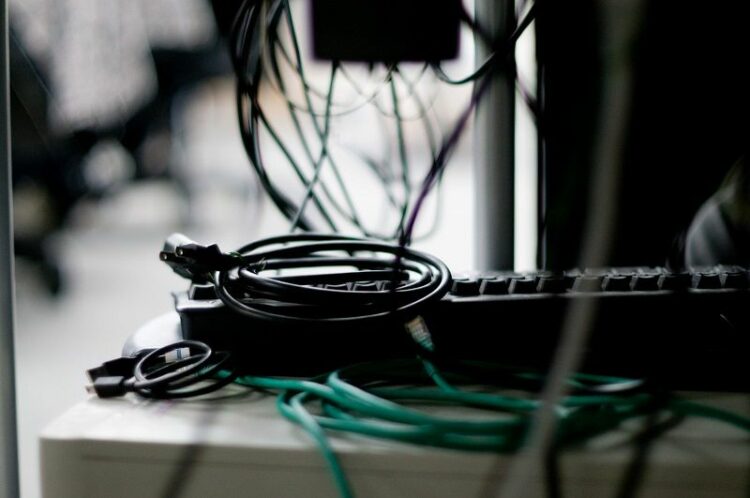 家電についてる緑の線ってなに?意外と知らないアース線の重要性とは