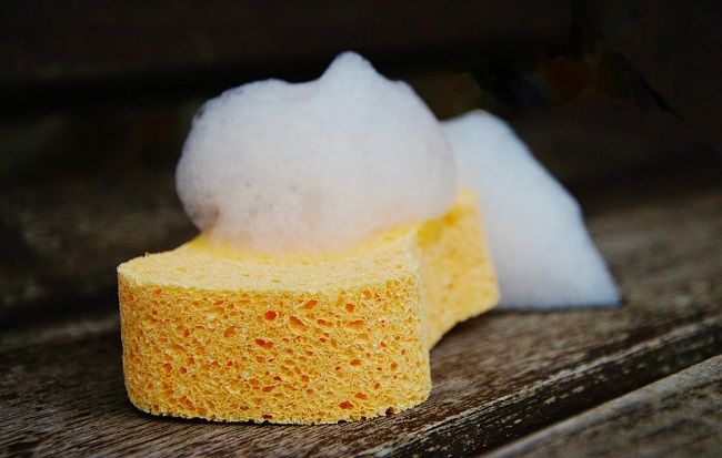 ガラスの掃除でおすすめの道具とは？　スポンジ