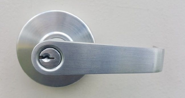 ドアノブの付け替えは簡単！ラッチについて