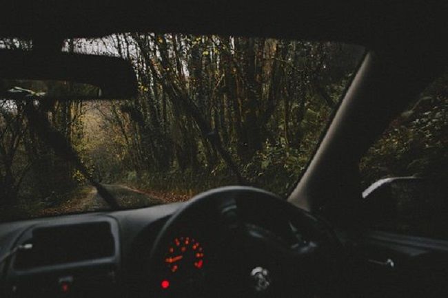 車のフロントガラスの傷の種類