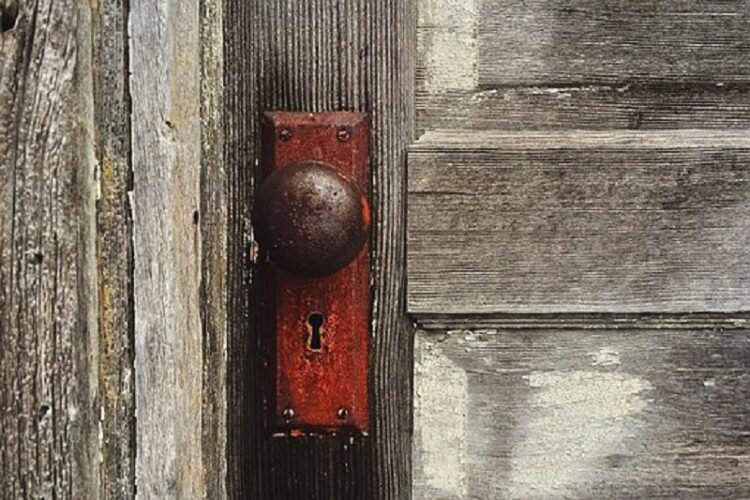 ドアノブには決まった高さはある?現代における建具などの高さは?