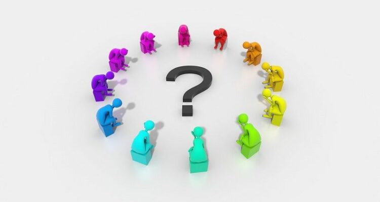 美しき寄生虫エメラルドゴキブリバチ。その驚きの生態とは？