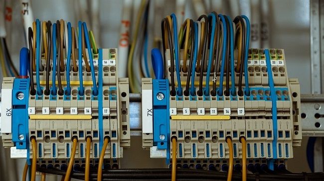 まずは『第二種電気工事士』から
