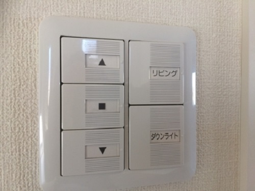 電動シャッターを手動で開けるには