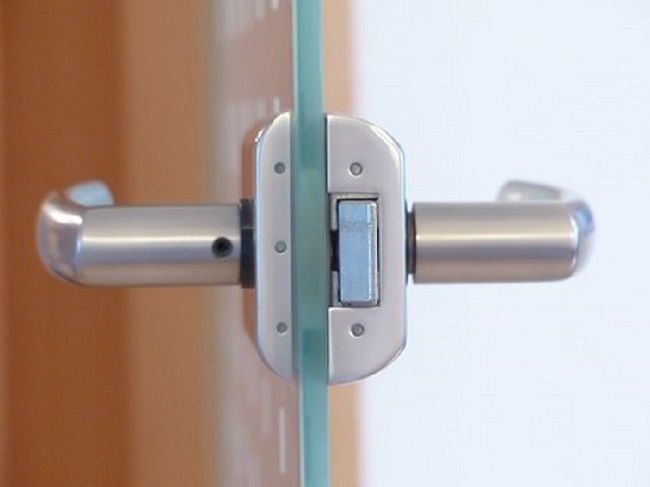 修理が必要なケースとは。トイレのドアノブトラブルにかかる費用