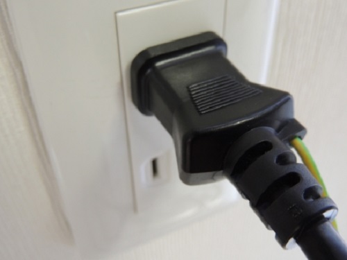 コンセント型の漏電遮断器はアースの代わりになる？