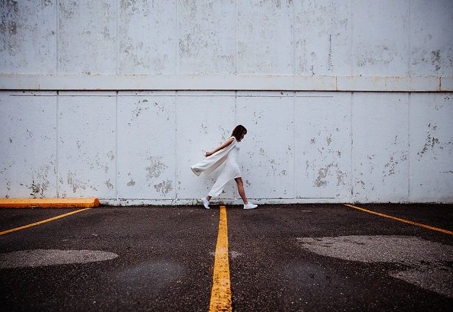 色だけじゃない?アスファルトとコンクリートの違いとは