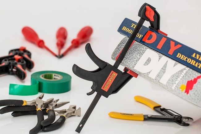 ドアのDIYの前に揃えておきたい材料・工具
