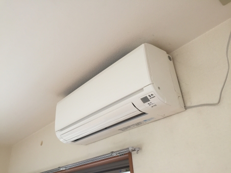 エアコンから水がポタポタ漏れる原因