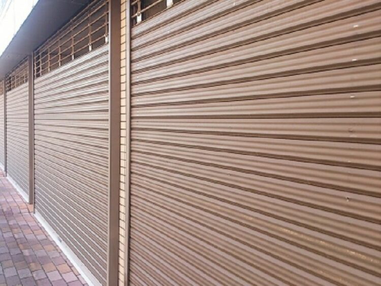 もしものとき電動シャッターは手動で動く?操作の疑問を解決します