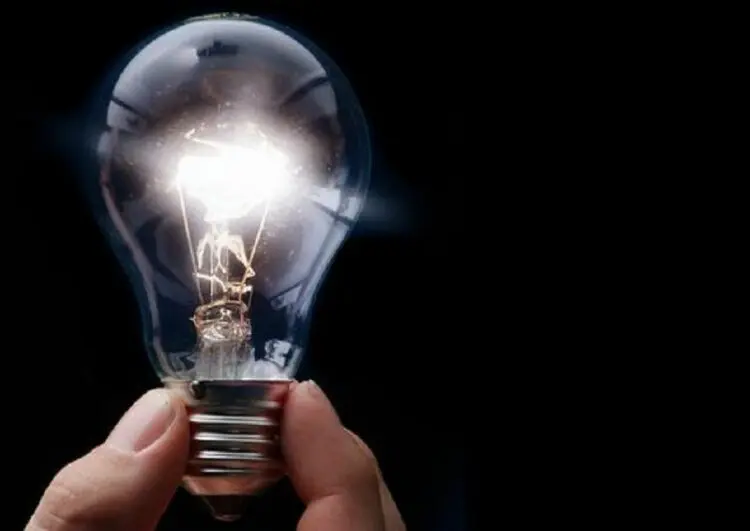 人体の電気抵抗は何オーム?人体に流れる電流を計算する方法