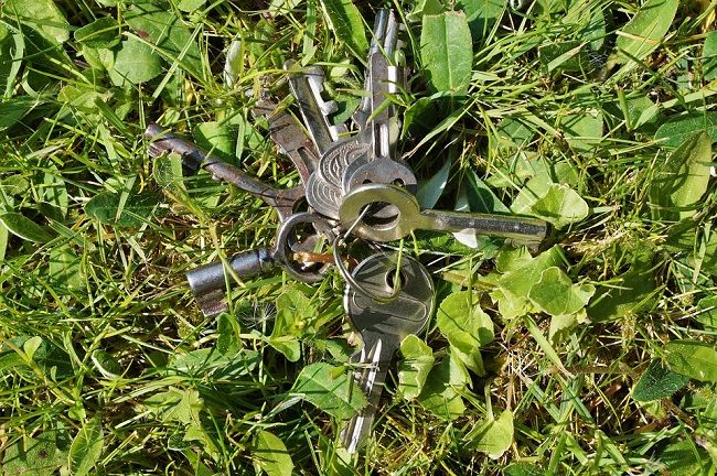 スーツケースの鍵を紛失したときは一度身の回りを探そう