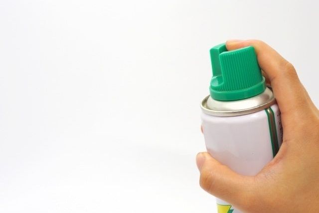 殺虫剤を使う