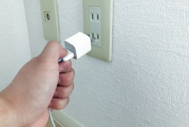 古いコンセントを交換するべき時期や目安