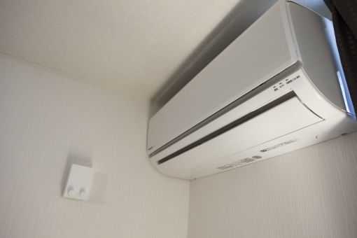 エアコンのコンセントを抜くのは注意が必要!故障の原因になることも