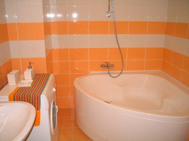 ユニットバスはどう掃除する?浴槽とトイレは一緒に掃除していいの?