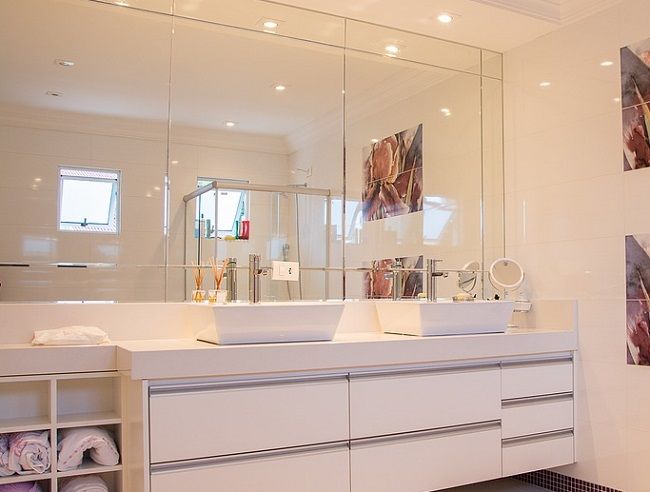 鏡の水垢を落とす方法