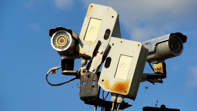 監視カメラ用の電源の種類