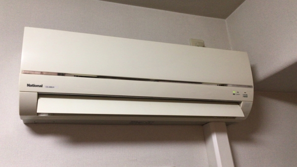 エアコンで洗濯物を乾かすと臭くなる？その原因