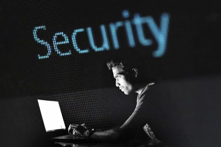 監視カメラはハッキングされる恐れがある?原因と対策を解説します!
