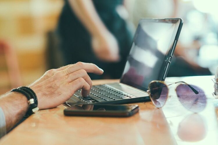 【迷惑厳禁!】ネットカフェの防犯カメラは優秀な警備員だった!