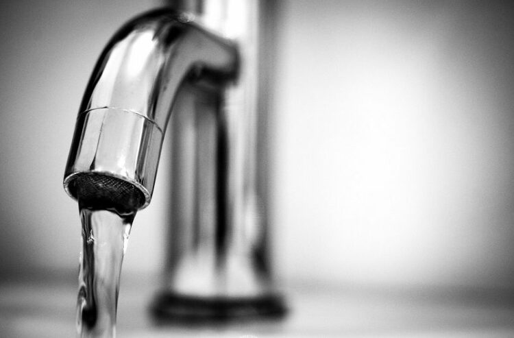 蛇口がカビの温床に!?蛇口の汚れを落としてカビを防ぐ方法
