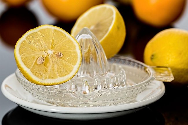 クエン酸は強すぎる…鏡の寿命を傷める薬剤知識