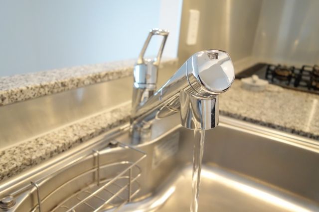 水道のつまりを解消！台所の排水管を流す裏技教えます！