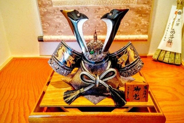 床の間に兜