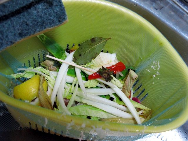 生ゴミから悪臭がするのはなぜ？