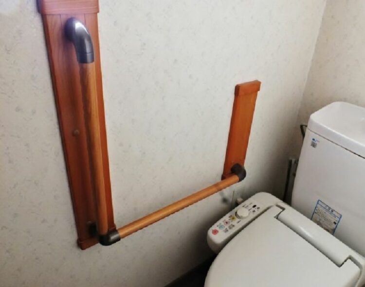 トイレのドアが開かない！原因は鍵か、ドアノブか？【緊急対処法】