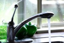 水道の元栓を閉めて水漏れをストップ！場所・止め方・交換方法まとめ