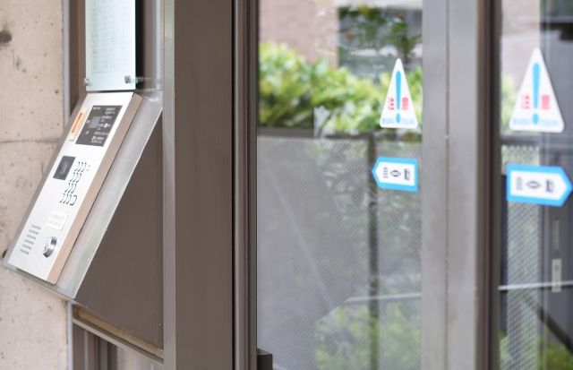 自動ドアが動かない場合の原因と対処方法