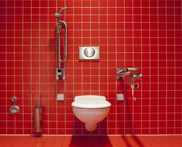 トイレの臭いはどこから!?忘れず掃除すべき4つの場所とは