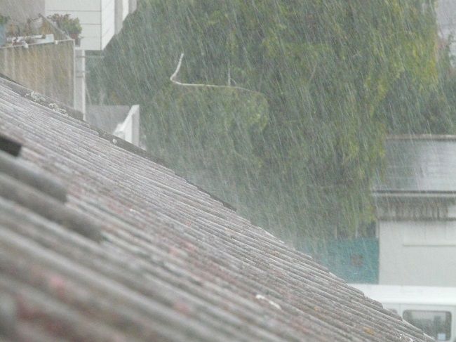 雨樋修理の費用はどれくらい?症状別の費用相場や内訳について解説