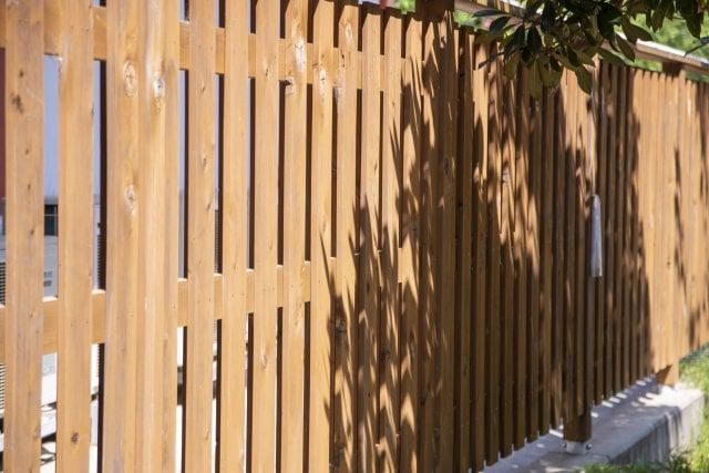 門以外はアーチやスクリーンなどの柵がおすすめ