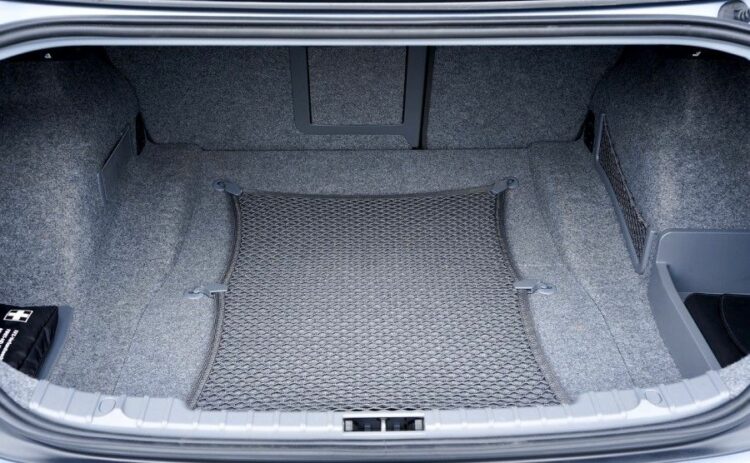 車のトランクが開かない！開かない原因と対処方法について