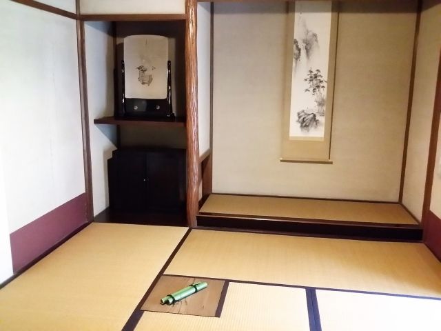 和室のムカデ予防には新聞紙