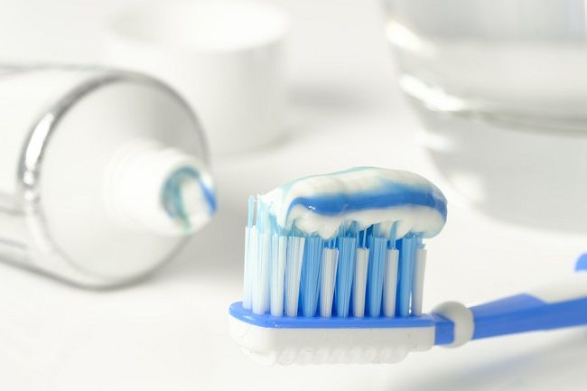 ガラスの傷を補修する方法