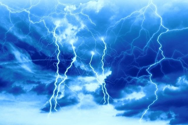「接地極」の有無でも形状は異なる