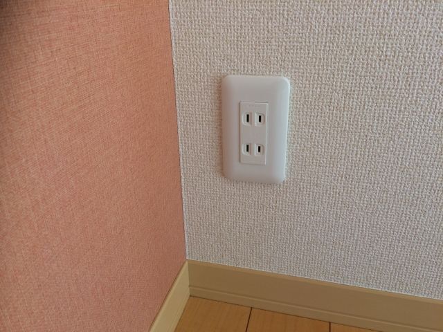 コンセントの移設費用を抑えるためには