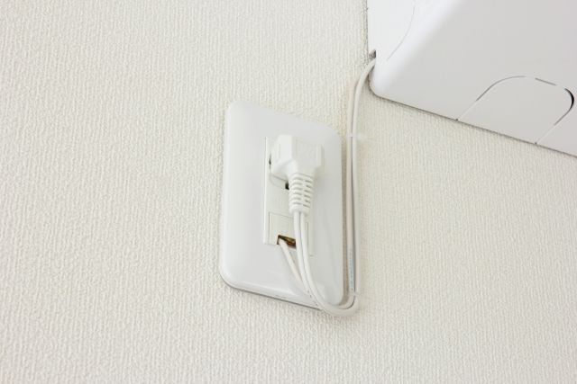 アース端子はネジ式とワンタッチ式がある！