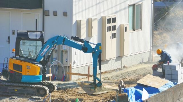 ブロック塀は地盤面から2.2m以下でなければならない