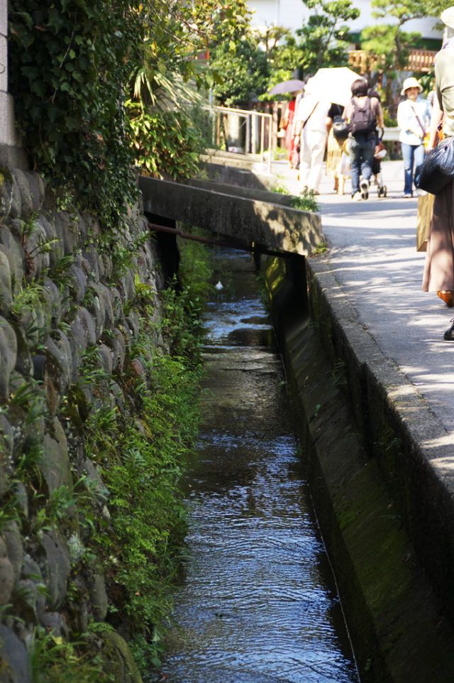 地震で壊れやすい家の特徴①石積み基礎