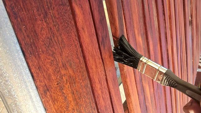 シロアリの駆除は業者に依頼することも検討しよう