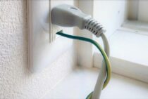 コンセントのアースを変換するには？変換アダプターを使ってみよう