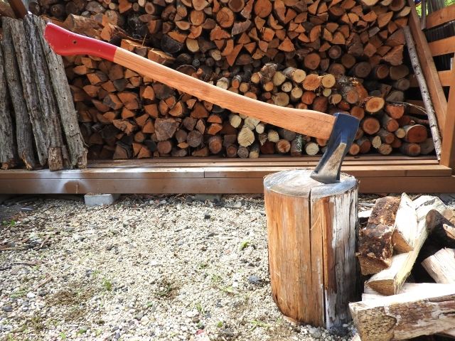和斧は薪割りに適した斧