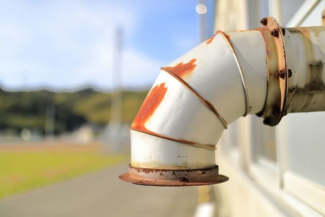 換気扇や通風口を塞ぐ